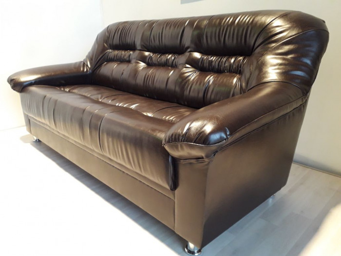 Диван Карелия кожаный 3-х местный, коричневый